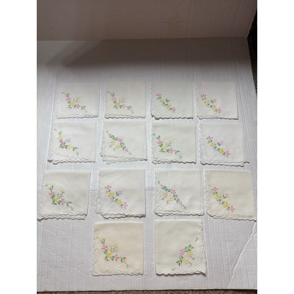 Vintage Embroidered Napkins Set 18 Floral Lace Crochet Scalloped Edge